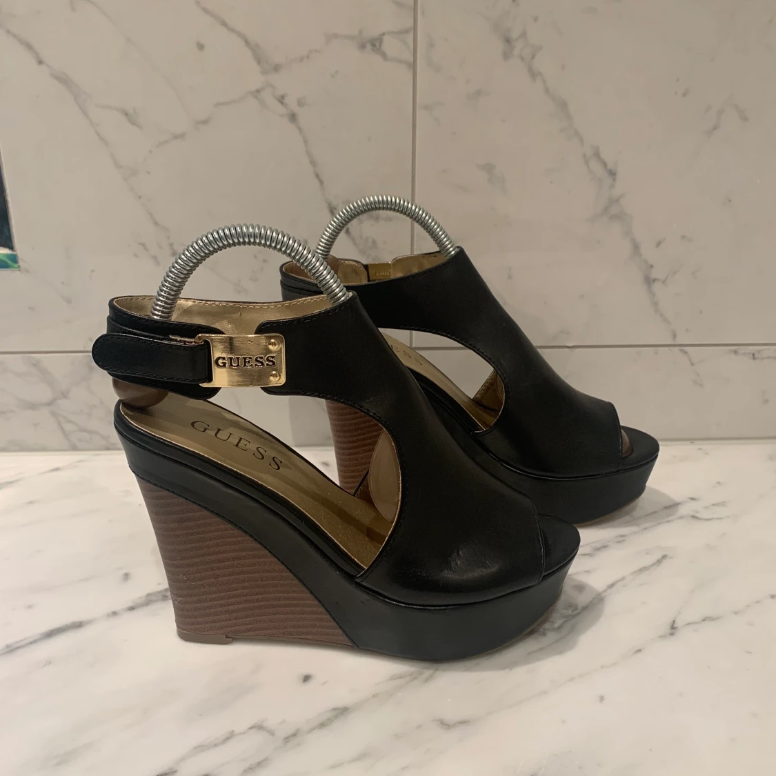 Svarta GUESS skor svarta 