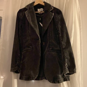 Kavaj, jacka - En superfin kavajliknande jacka med prislapp kvar. Passar perfekt till våren och sommaren!