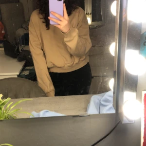 Beige tröja  - Beige tröja köpt från lager 157 i somras, döljer pga kommer inte till användning 