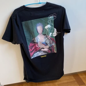 T-shirt off white - Oanvänd t-shirt från offwhite