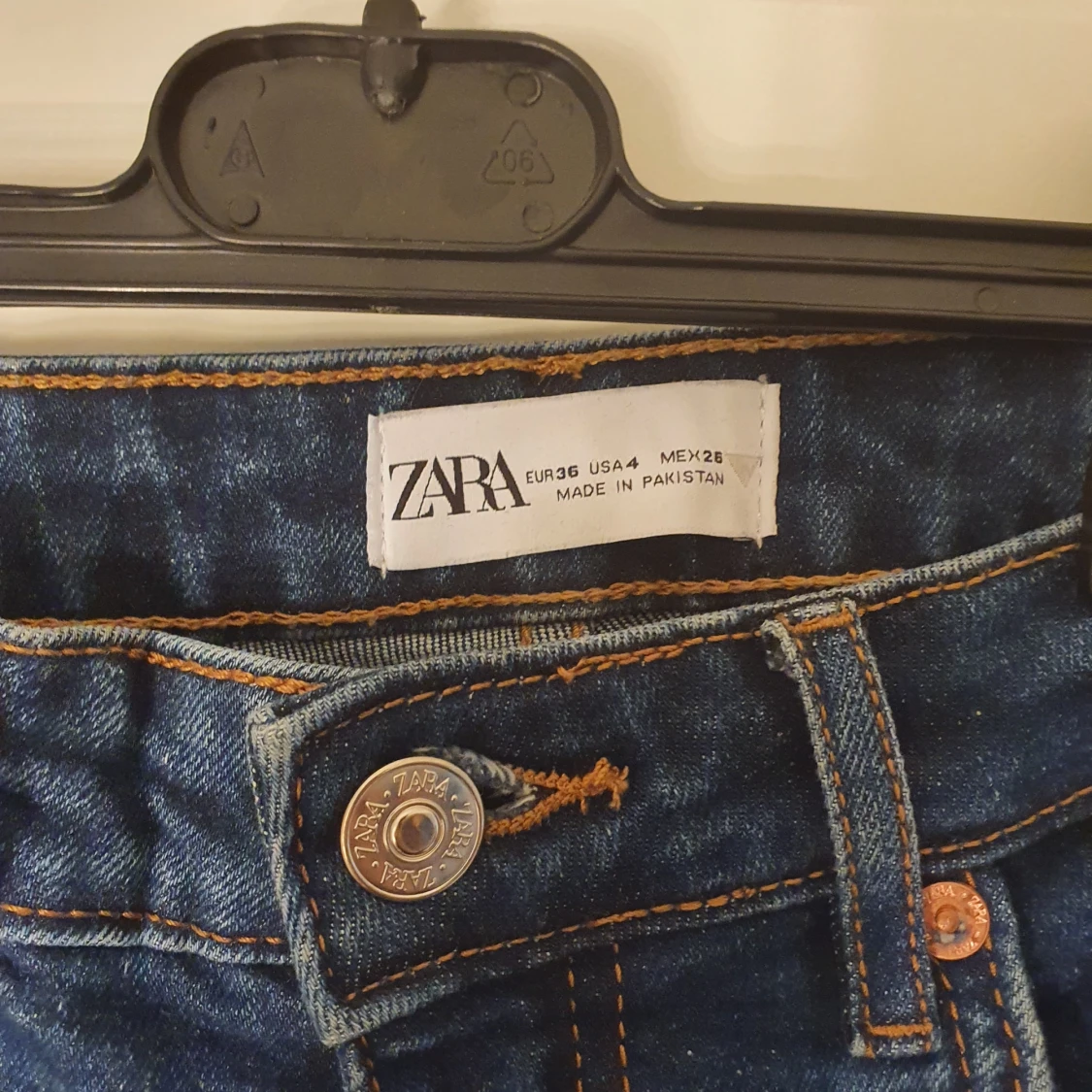 Zara jeans med slits  - 91