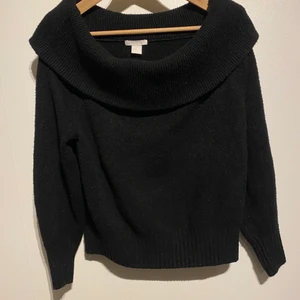 Stickad tröja från hm - Stickad tröja från hm som sitter på axlarna