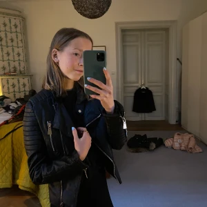 Skinnjacka från Chiquelle - Populär skinnjacka från chiquelle