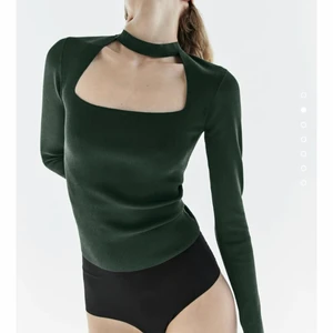 Zara topp - Säljer denna slutsålda toppen från zara i strö S. Aldrig använd. Vid fler intresserade så blir det budgivning! bud på 300+frakt just nu 