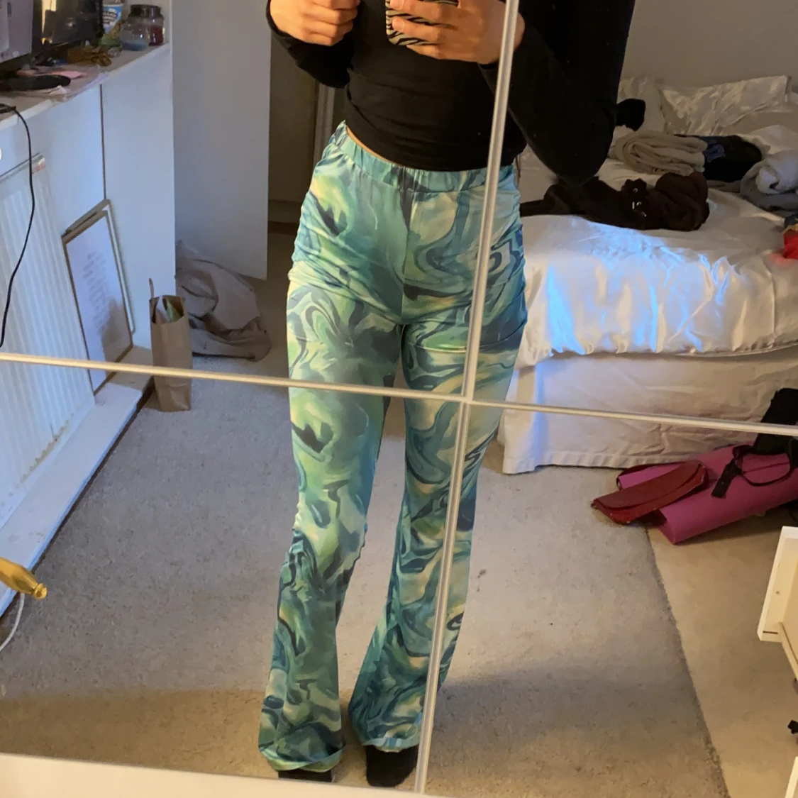 Gröna bootcut mjukisbyxor