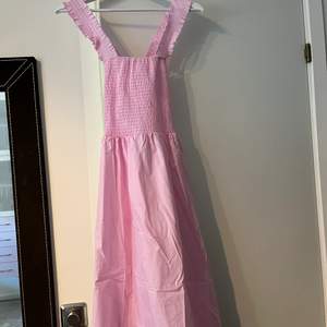 Rosa klänning från shein i storlek M. 