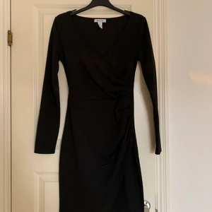 Strl XS - Säljer denna superfina klänning. Säljer pga att jag rensar ut min garderob. Aldrig använd. Nypris 300kr säljer för 150kr