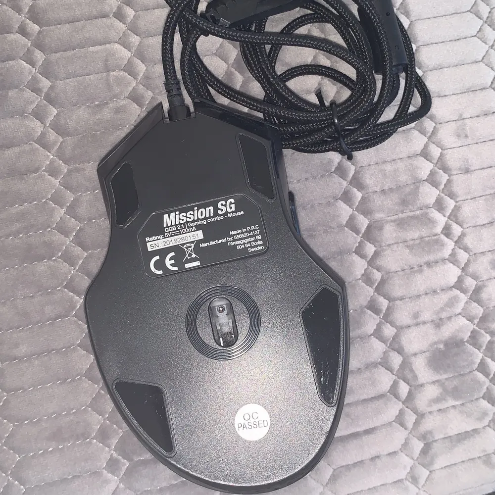 Säljer en ergonomisk datormus/gamingmus från märket Mission SG. Trådbunden- USB. Övrigt.