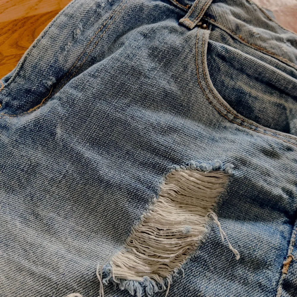 High waist jeans shorts i storlek 40, säljs pga för små. Shorts.