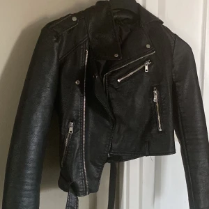 Skinnjacka nypris 1399kr - Passade tyvärr ej mig 