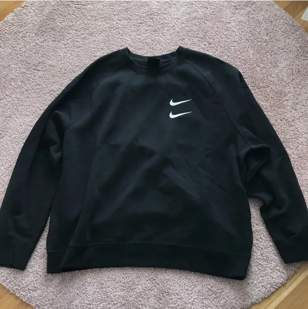Nike sweatshirt köpt här på plick förra året ❤️ Kommer ej till användning o drf säljer jag. . Hoodies.