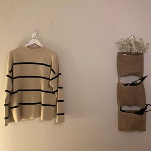 Tröja från Yaya - Världens skönaste tröja från Yaya med halvhög krage och smalare ärmar. Säljer pga dålig användning! Nypris 899kr - mitt pris 400kr! Köparen står för frakten 🤍