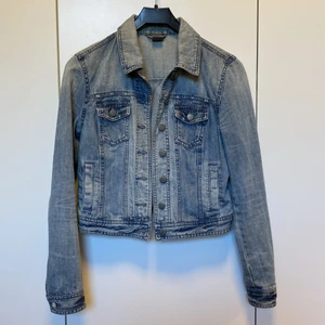 Jeansjacka - Jeansjacka i storlek S som är i fint skick😊