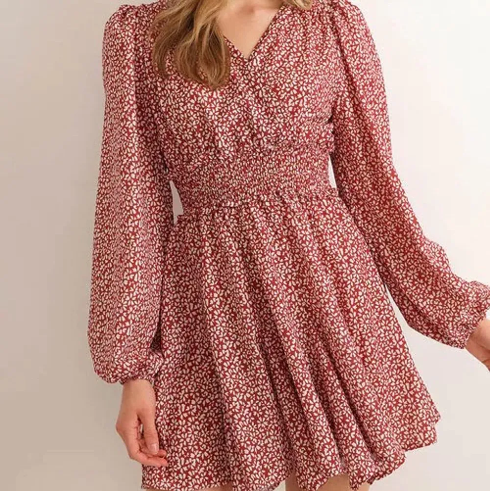 Säljer denna jättefina somriga klänningen ifrån Chiquelle som ej kommer till användning, frakt ingår i priset!!. Klänningar.