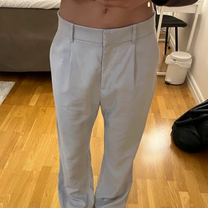 Kostymbyxor - Kostymbyxor från Hm i ljusgrå. Köparen står för frakten💕💕 