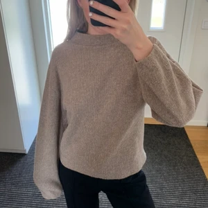 🖤 TRÖJA 🖤 - Tröja från Zara. Superkvalitet och i bra skick. Sparsamt använd. Passar xs-m. Köparen står för frakten🤍