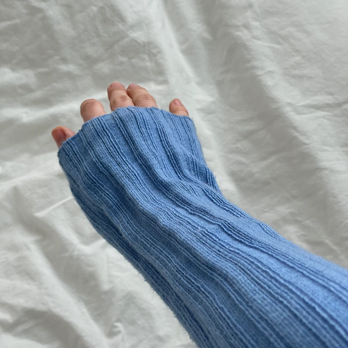 Finstickad blå polotröja - 90