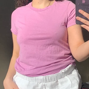 Lila topp - Superfin topp i lila/rosa färg som är helt oanvänd😊 