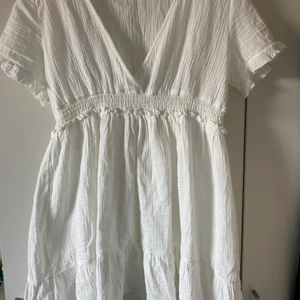 Shein klänning - Köpte inför studenten, men använde aldrig. Endast prövad. Strl M