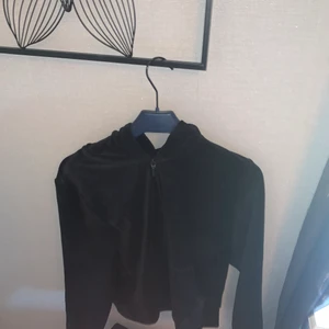 Svart kofta/munkjacka - Säljer en svart munkjacka jättefint skick nästan aldrig använd