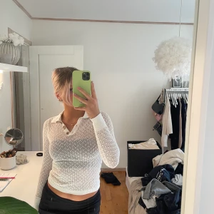 Tröja - Underbart fin vit tröja från ASOS. Tröjan är aldrig använd endast testad, lapparna kvar. 