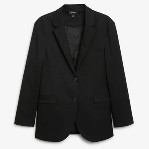 Blazer/kavaj - Säljer denna så snygga blazern från Monki, storlek S, oversized i modellen❤️‍🔥