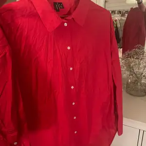 Rosa skjorta från Vero Moda i storleken M, 70kr + frakten man själv får stå för💓