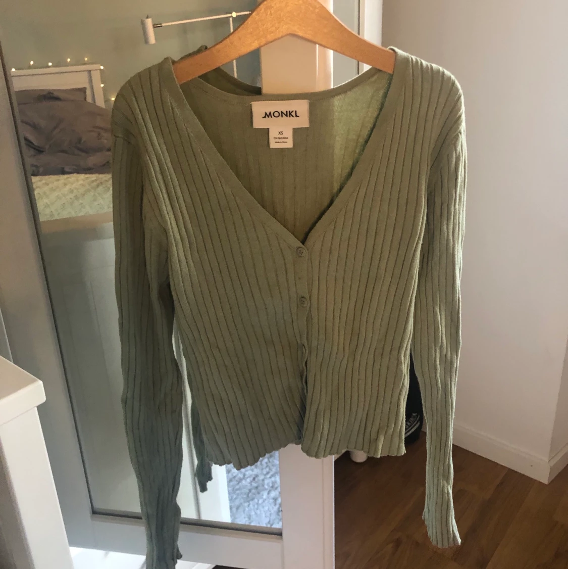 Ljusgrön kofta från Monki