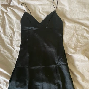Klänning från Yesstyle - Perfekt partyklänning från yesstyle som aldrig är använd🤍 Den är i storlek S & frakt ingår inte i priset