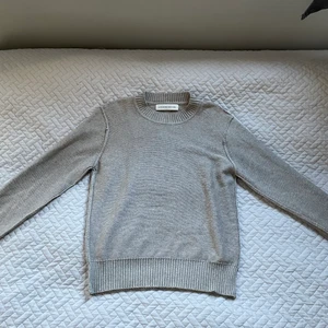 Stickad Tröja från l’homme rouge - Stickad tröja i jätte fint skick som inte sälja längre