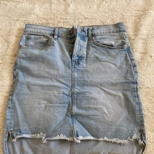 Jeanskjol - Jättefin jeanskjol💕 storlek M, längre bak än fram