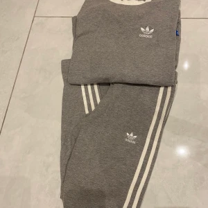 Adidas dress  - Säljer denna adidasdress för 750kr