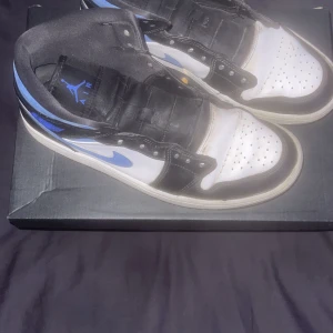 Jordan 1 mid  - Säljer mina Jordan 1 mid 