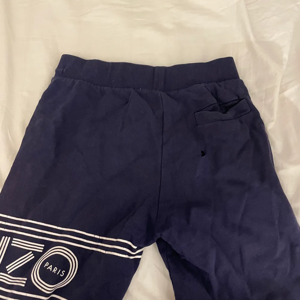 Ett par kenzo shorts som kommer inte till användning. Vid snabb affär kan priset sänkas . Shorts.