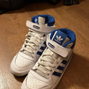 adidas Originals Forum 84 High - Säljer nu mina sådana skor då dem inte kommer till användning, använda fåtal gånger, ser ut som nya💕 Nu pris: 1100