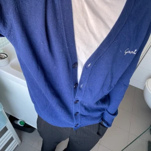 Vintage Gant kofta - Vintage gant kofta i jättefint skick! Sitter som en S! Köparen står för frakten!