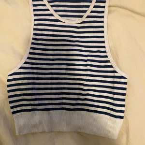 Zara storlek Xs  - Säljer denna fina topp från zara, för att den inte kommer till användning någon mer. Super snygg och bra skick. 💕💕