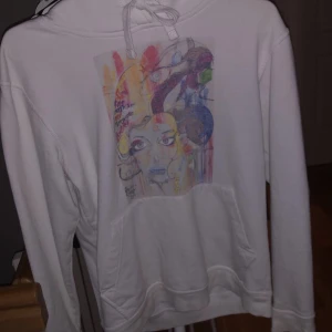 The cool elephant - Hej! Jag säljer denna hoodien från the cool elephant ”painted Woman” har använt denna rätt så många gåner och älskar den men den har tyvärr växt ut mig nu.