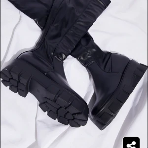Black  Knee High Boots - Säljer mina boots som jag köpte i höstas och de är i nyskick. Fick hem fel storlek därför säljer jag dem. 