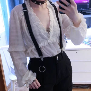 glittriga hängslen - Justerbara svarta hängslen med elastiska band som glittrar svagt. Vill minnas jag köpte dem på Lindex. Säljer byxorna också, se i profil. 