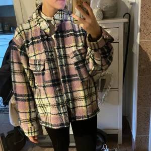 Oversized jacka från zara - Strl M därför den är oversized jätte fin knappt använd 