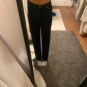 Levis jeans Ribcage straight leg - Svarta jeans med raka ben.  (jag är 170 cm)