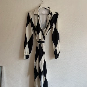 Fin klänning  - Fin klänning. Secondhand. I siden. 