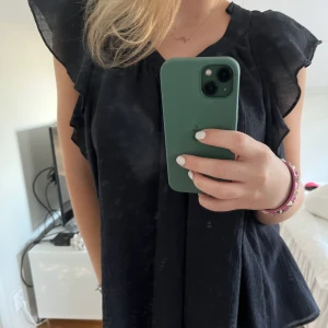 Marinblå blus - Så fin blus från cos. Helt oanvänd med prislapp kvar.