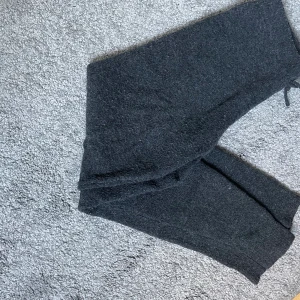 Mysbyxor  - Ett par mysbyxor ifrån zara. Lite använda. Storlek 164