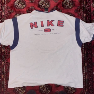 Vintage Nike 90s tee! Cream - Nike tee Grym condition och rare Storlek L