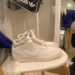 nike skor - är i fint skick lite använda men inget märkvärdigt❤️
