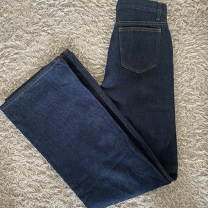 Blå jeans  - Säljer dessa blå jeansen från Rodebjer då de tyvärr inte kommer till användning. De är oanvända och nypris är 1999kr💕