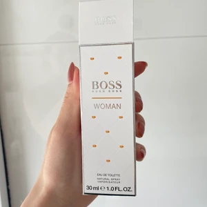 Hugo boss parfym  - Säljer min oanvända Hugo boss parfym pga ej min smak av parfym. Endast testad 1 gång, annars helt oanvänd. Fått i present men vet att den är köpt från lyko. 💕 pris kan diskuteras vid snabb affär 