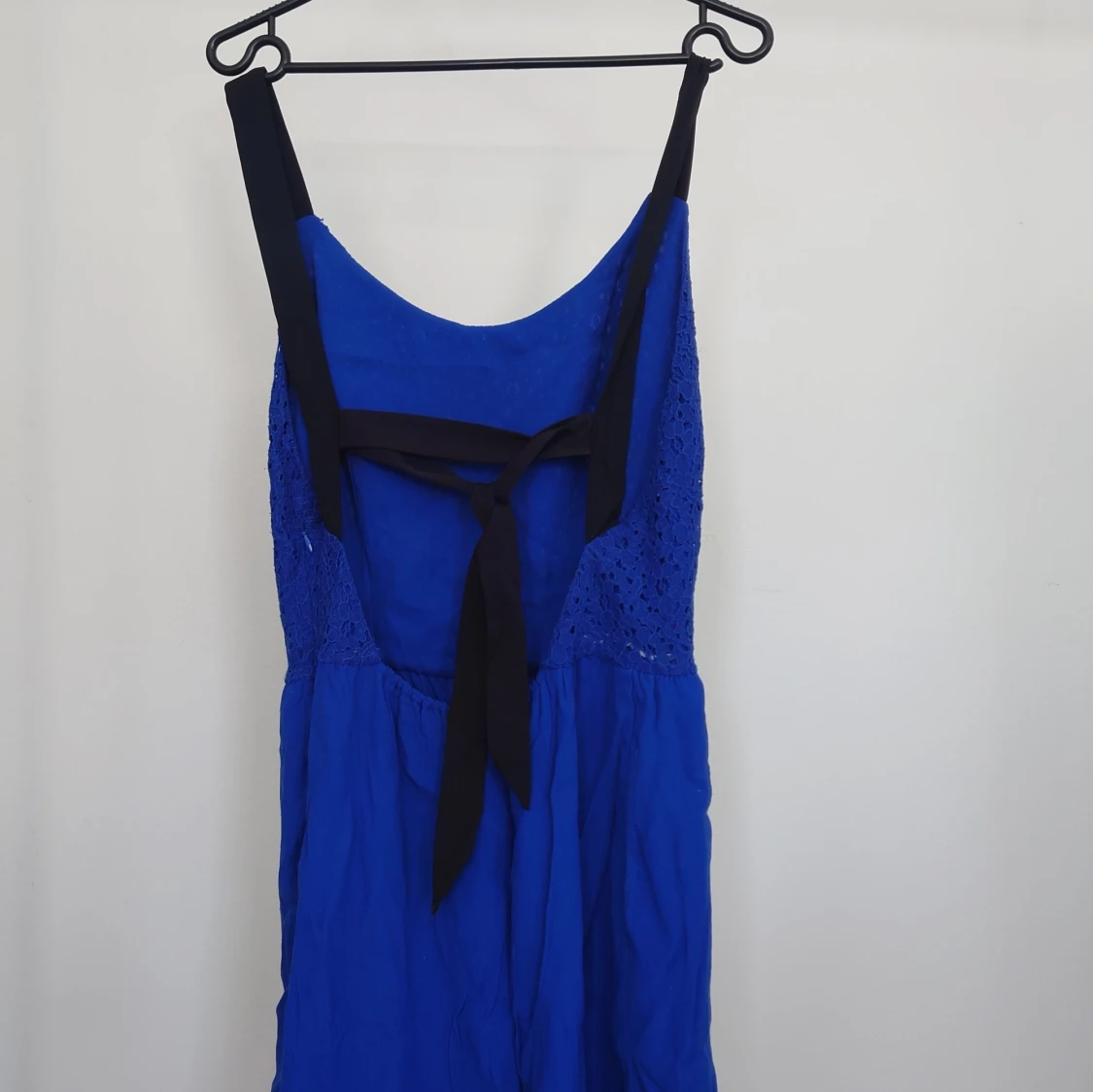 Blå öppen rygg klänning Mango  - 90